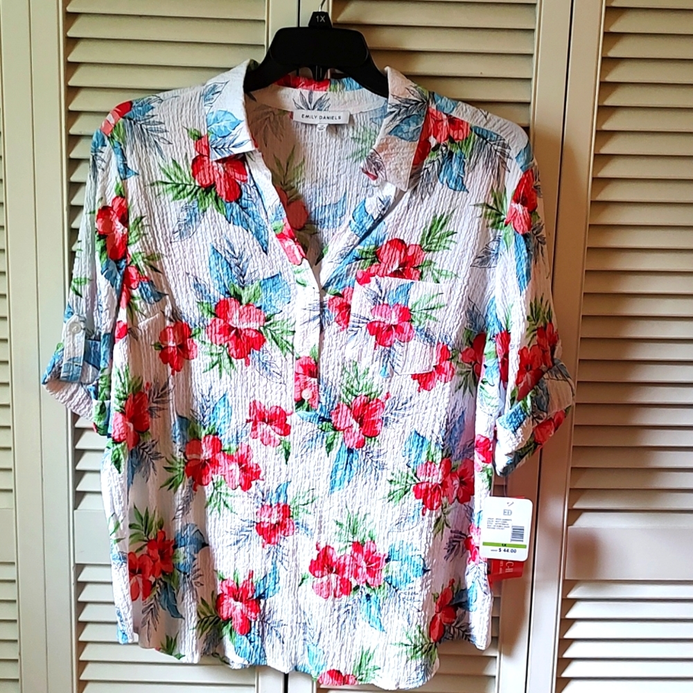 Ladies plus top. Has Spandex stretch.